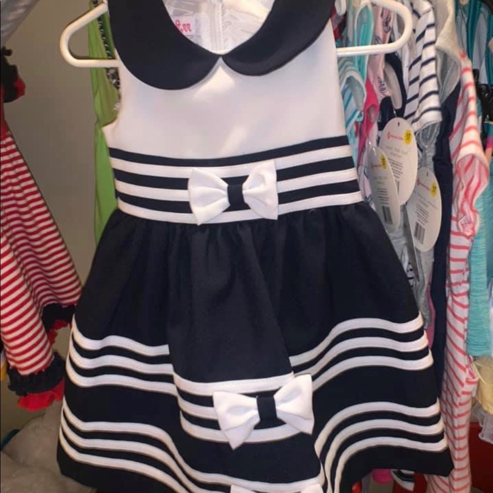 Girls dress sz 12m. Only worn once for pictures